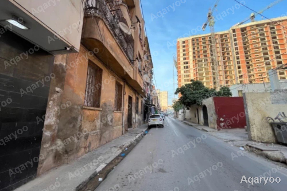 Local Professionnel 37 m² avec Chambre Froide et Sanitaires – Gambetta | Oran 1