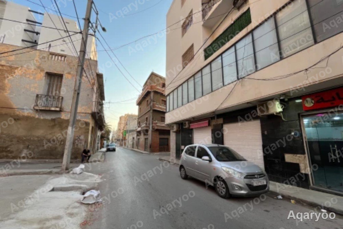 Local Professionnel 37 m² avec Chambre Froide et Sanitaires – Gambetta | Oran 2